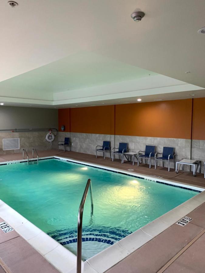 La Quinta Inn & Suites By Wyndham Louisville Ne - Old Henry Rd Kültér fotó