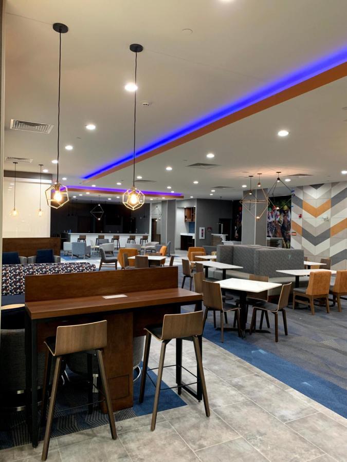 La Quinta Inn & Suites By Wyndham Louisville Ne - Old Henry Rd Kültér fotó