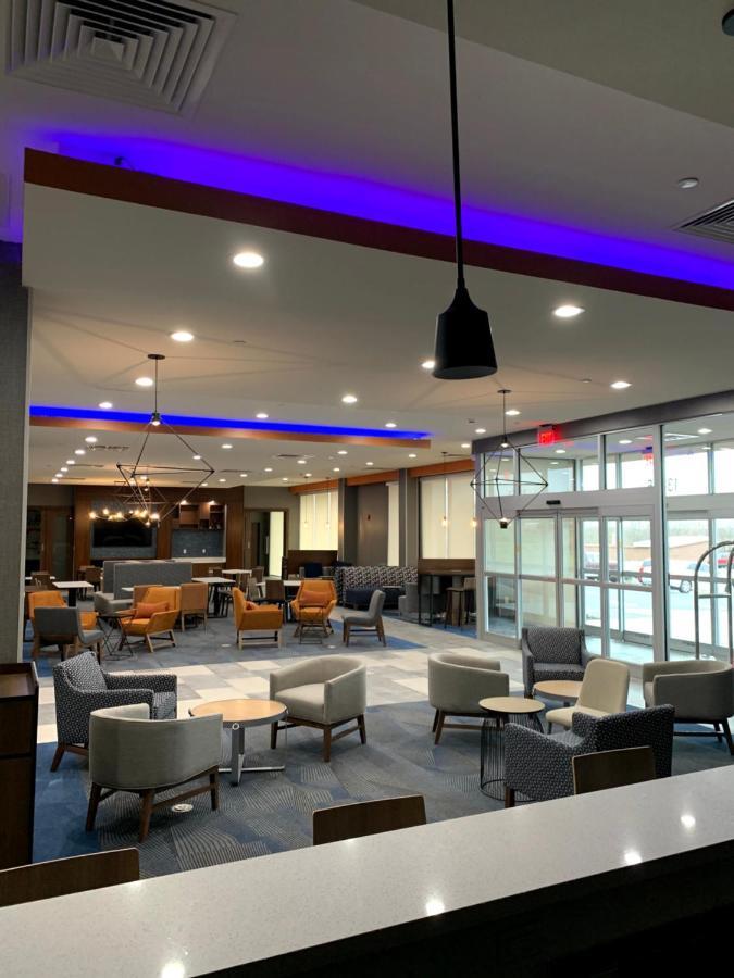 La Quinta Inn & Suites By Wyndham Louisville Ne - Old Henry Rd Kültér fotó