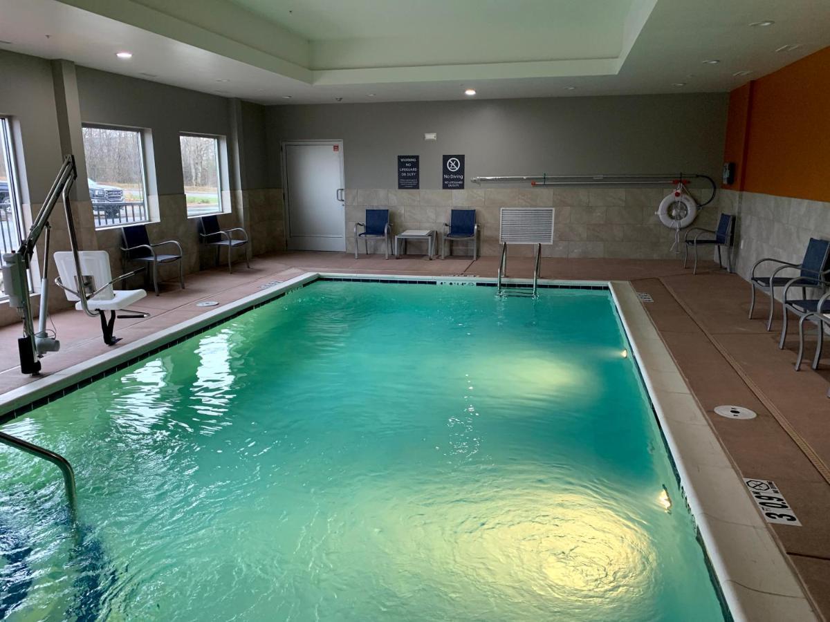La Quinta Inn & Suites By Wyndham Louisville Ne - Old Henry Rd Kültér fotó