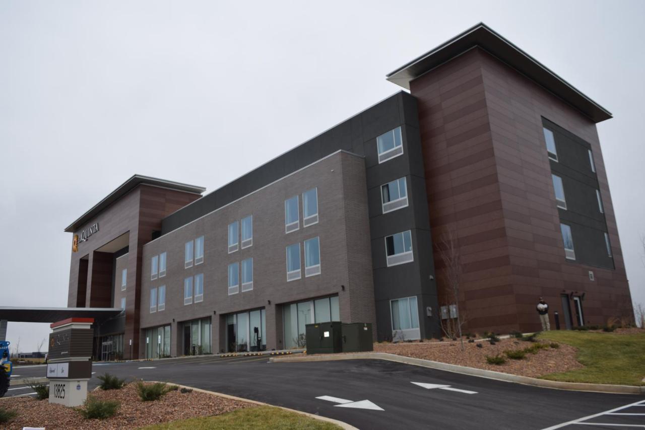 La Quinta Inn & Suites By Wyndham Louisville Ne - Old Henry Rd Kültér fotó