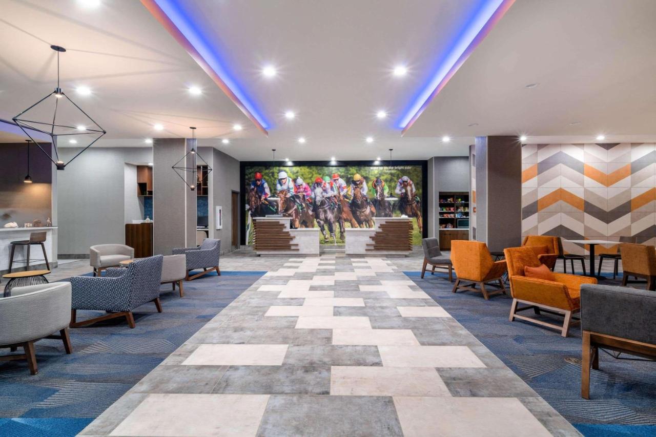 La Quinta Inn & Suites By Wyndham Louisville Ne - Old Henry Rd Kültér fotó