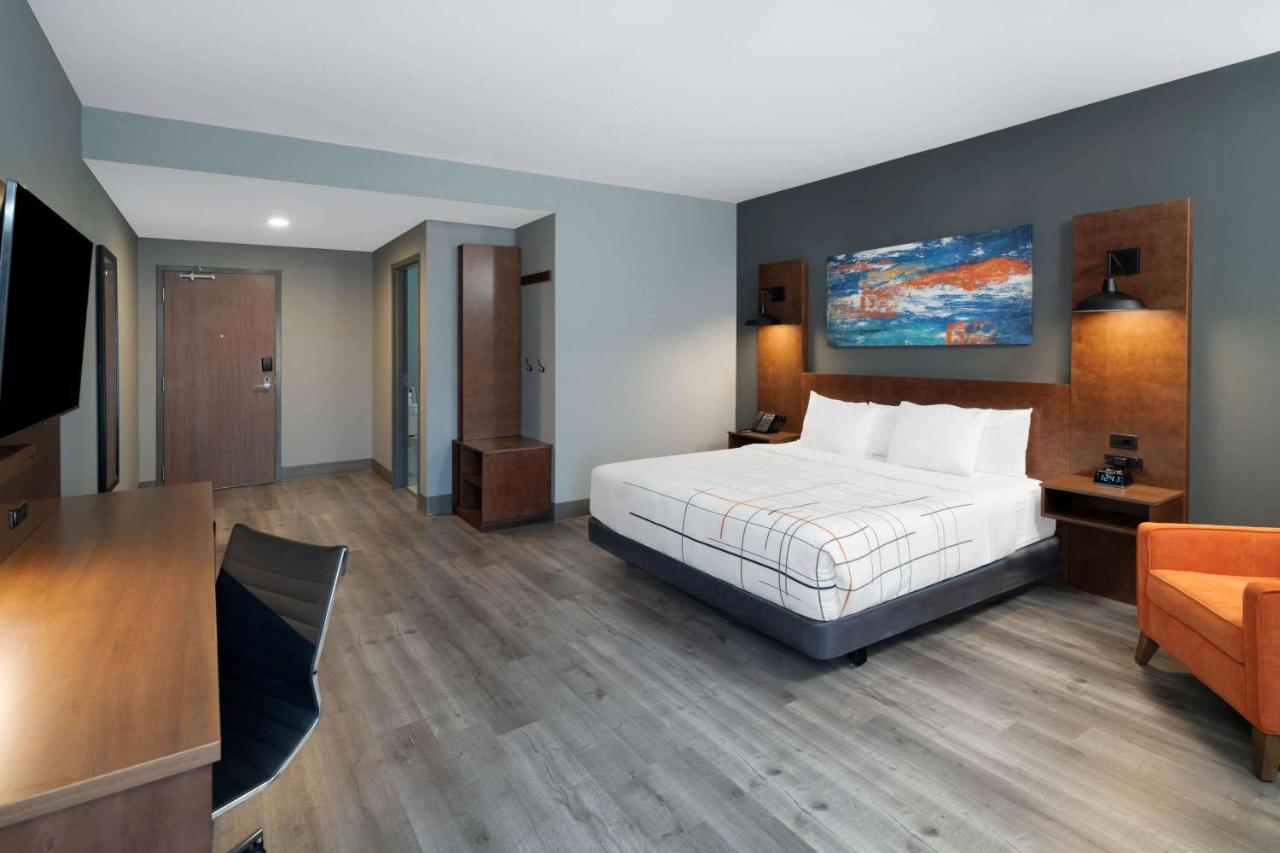 La Quinta Inn & Suites By Wyndham Louisville Ne - Old Henry Rd Kültér fotó