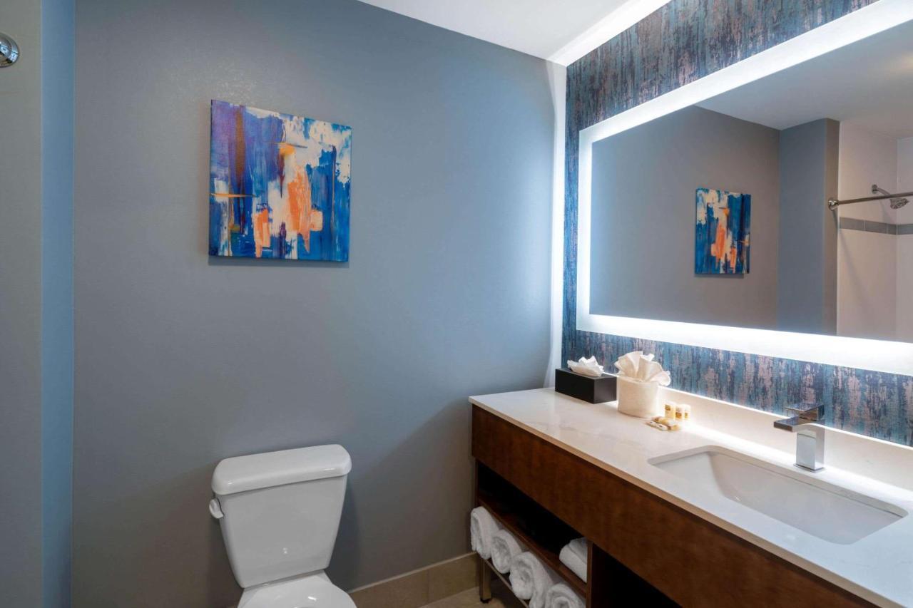 La Quinta Inn & Suites By Wyndham Louisville Ne - Old Henry Rd Kültér fotó