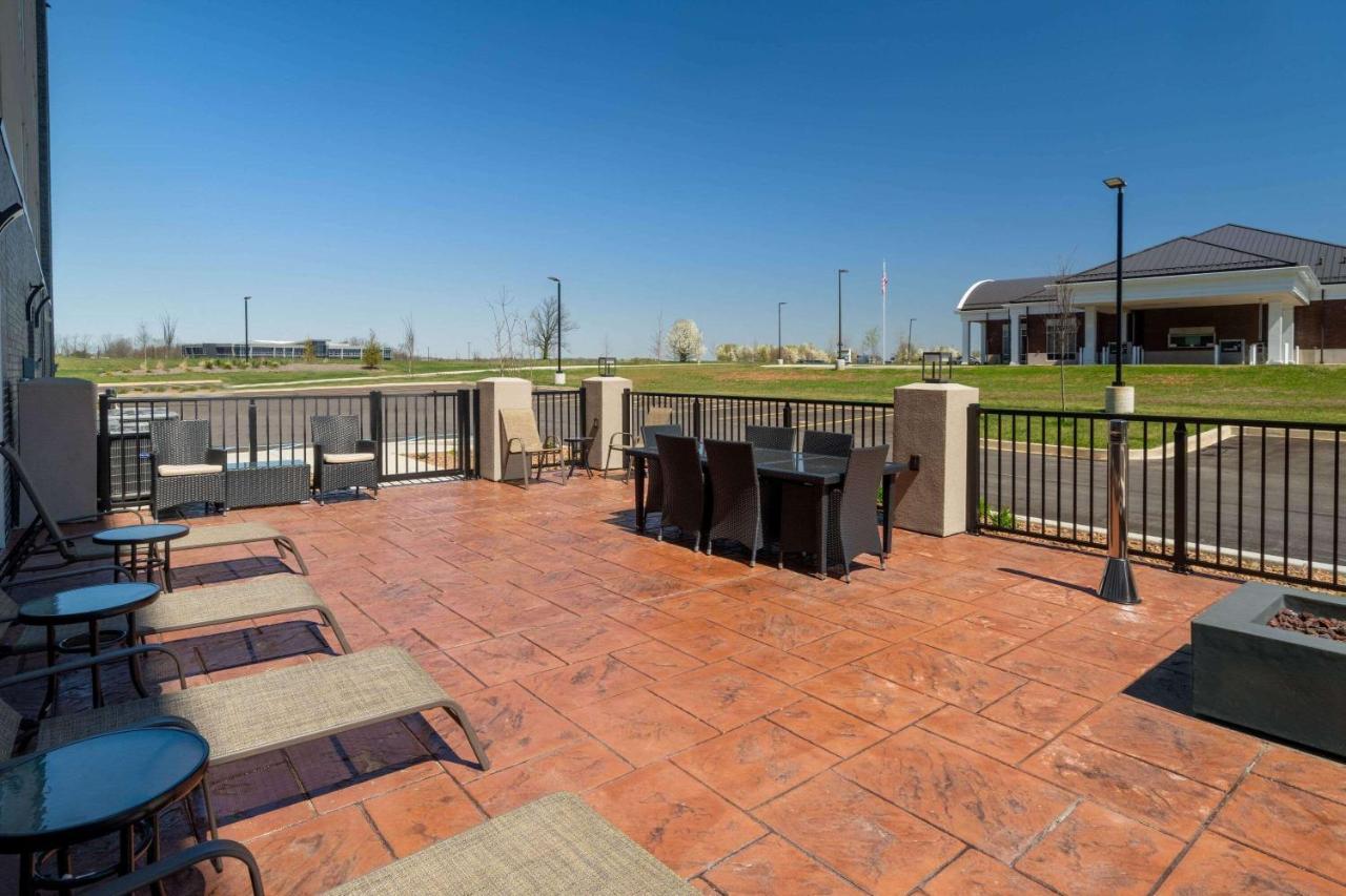 La Quinta Inn & Suites By Wyndham Louisville Ne - Old Henry Rd Kültér fotó