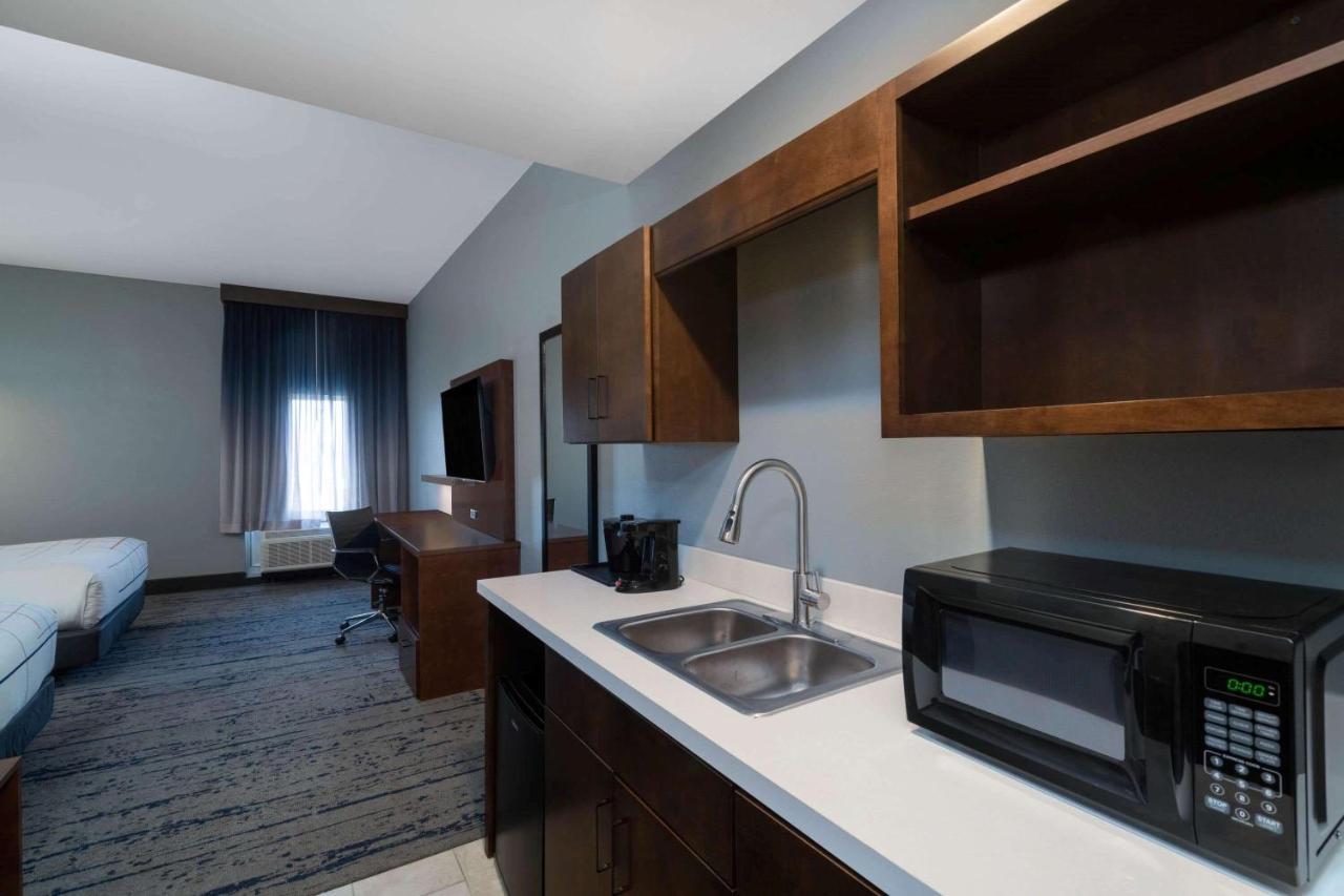 La Quinta Inn & Suites By Wyndham Louisville Ne - Old Henry Rd Kültér fotó