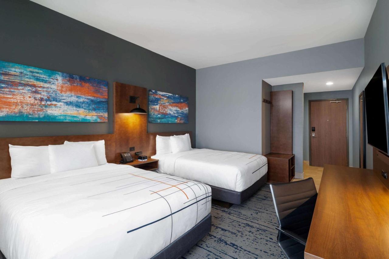 La Quinta Inn & Suites By Wyndham Louisville Ne - Old Henry Rd Kültér fotó