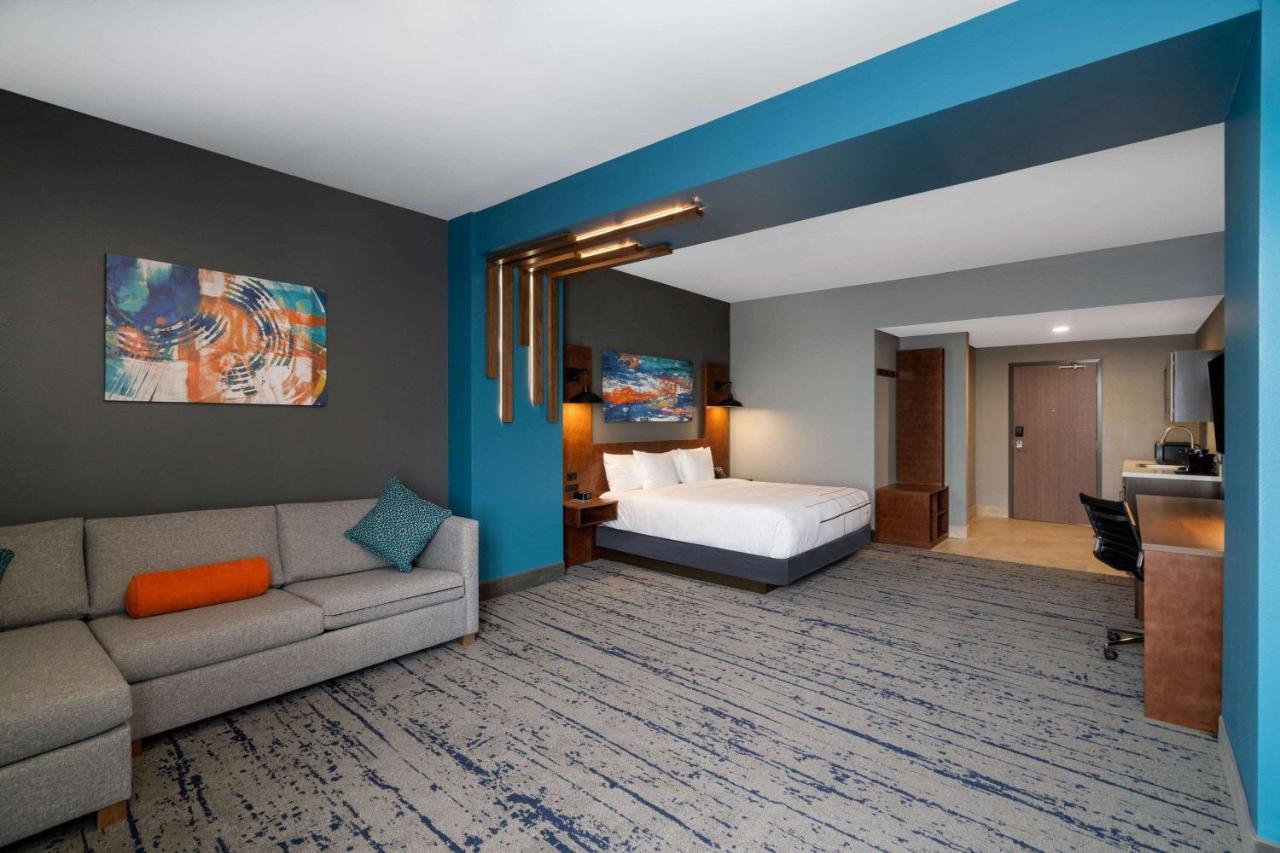 La Quinta Inn & Suites By Wyndham Louisville Ne - Old Henry Rd Kültér fotó