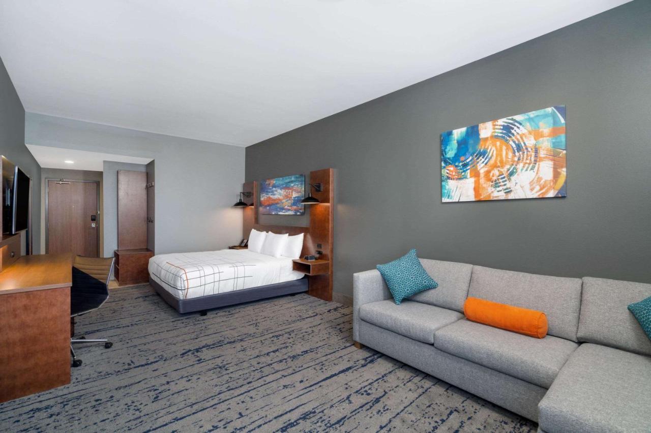 La Quinta Inn & Suites By Wyndham Louisville Ne - Old Henry Rd Kültér fotó