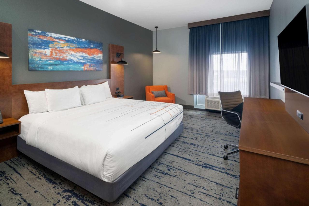 La Quinta Inn & Suites By Wyndham Louisville Ne - Old Henry Rd Kültér fotó