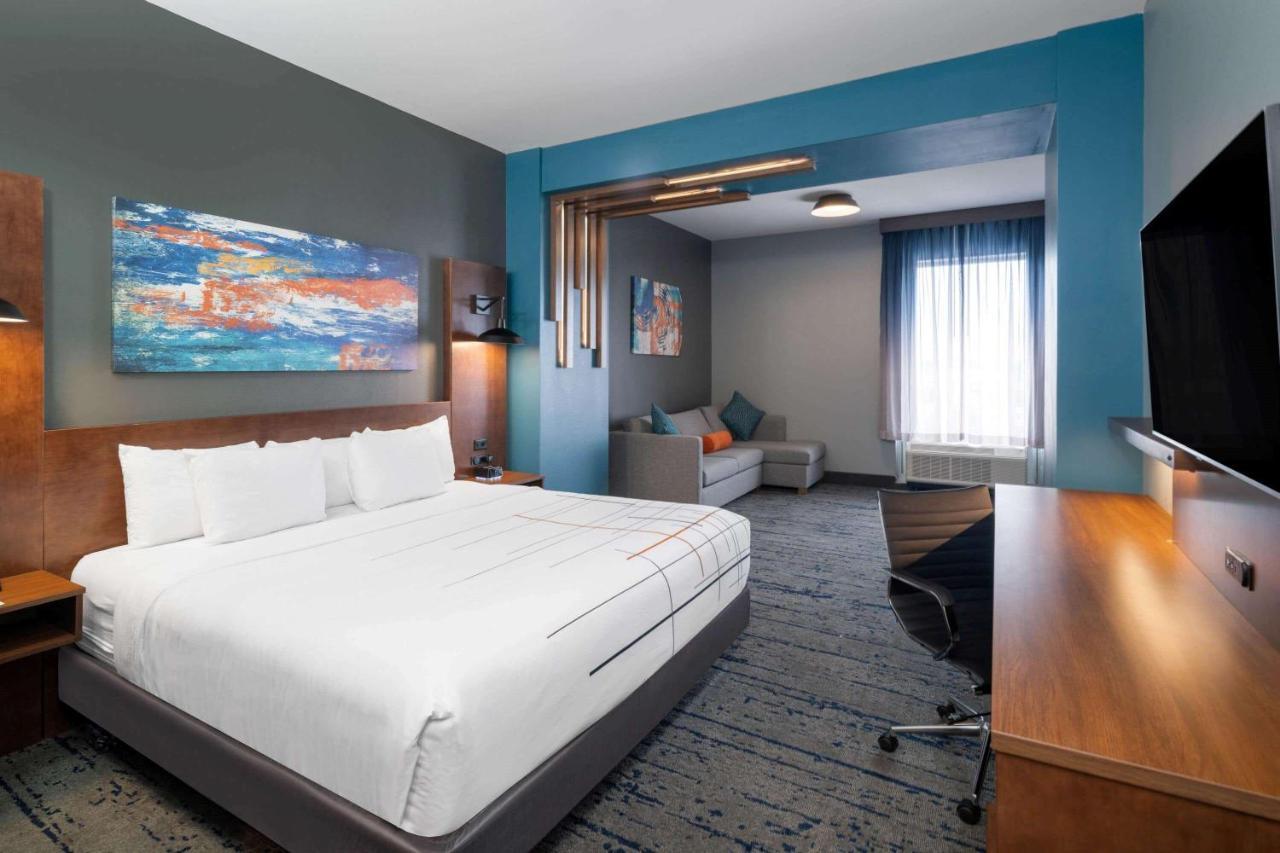 La Quinta Inn & Suites By Wyndham Louisville Ne - Old Henry Rd Kültér fotó