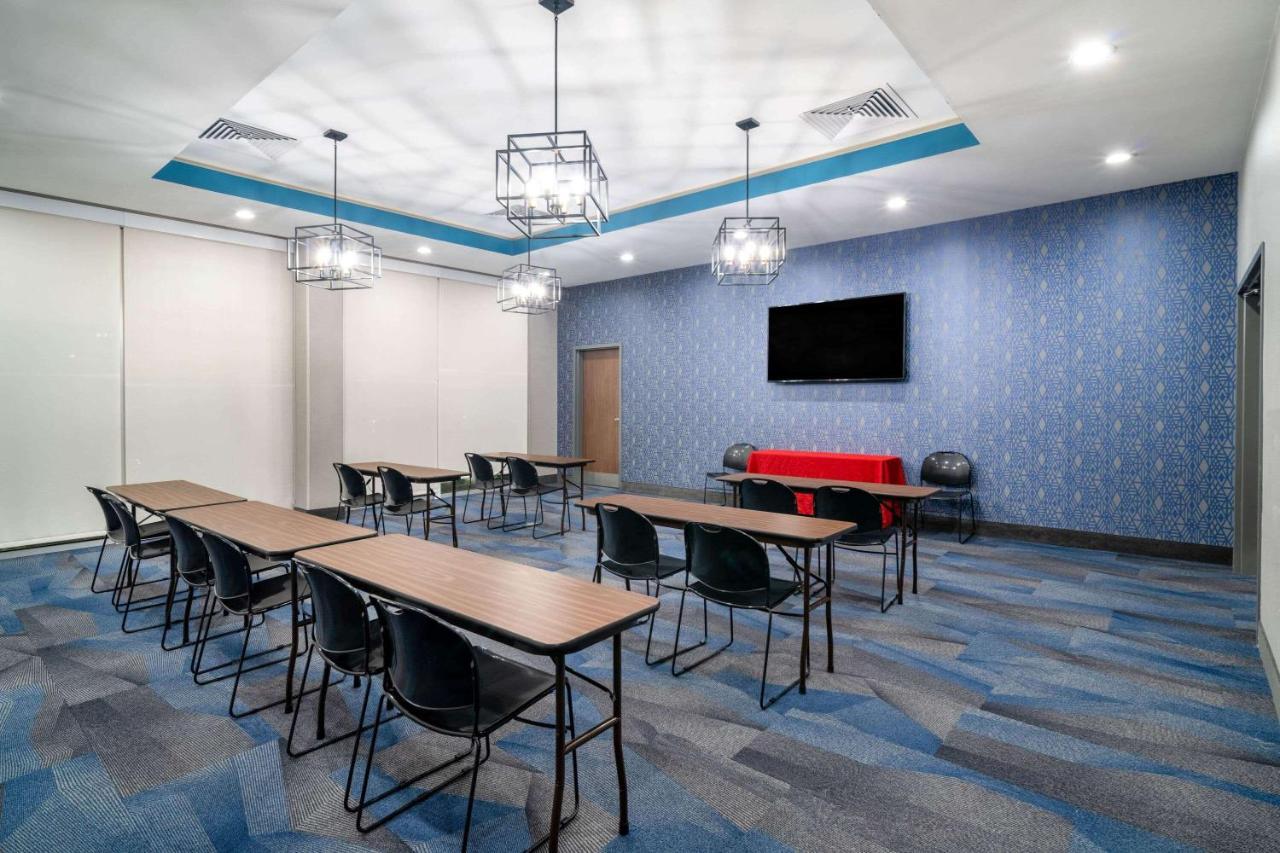 La Quinta Inn & Suites By Wyndham Louisville Ne - Old Henry Rd Kültér fotó